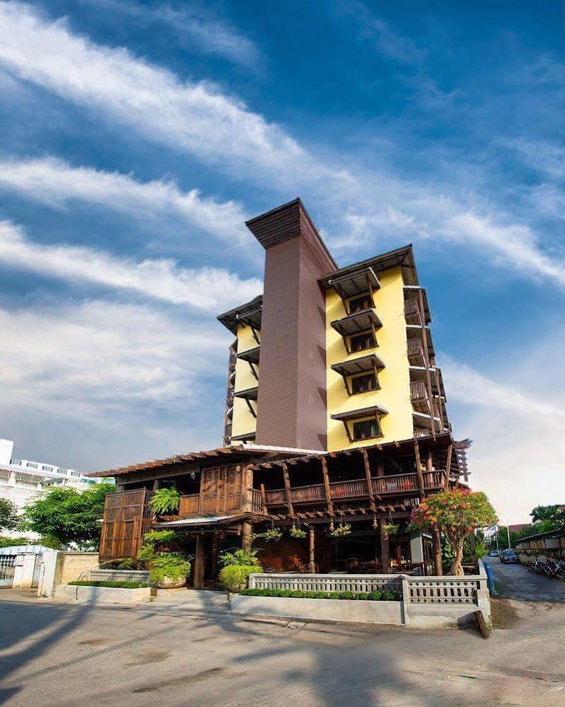 Night Bazaar Inn Chiang Mai Esterno foto